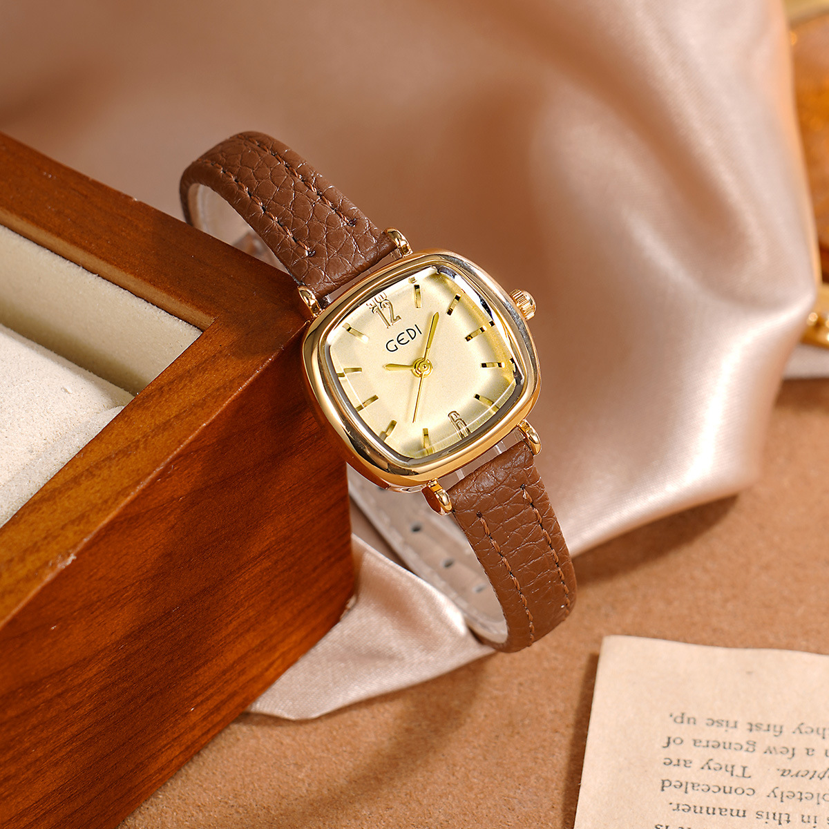 UTHAI 61018 CQ490 Простота, вы – обзор и цена Luxury Watch Value